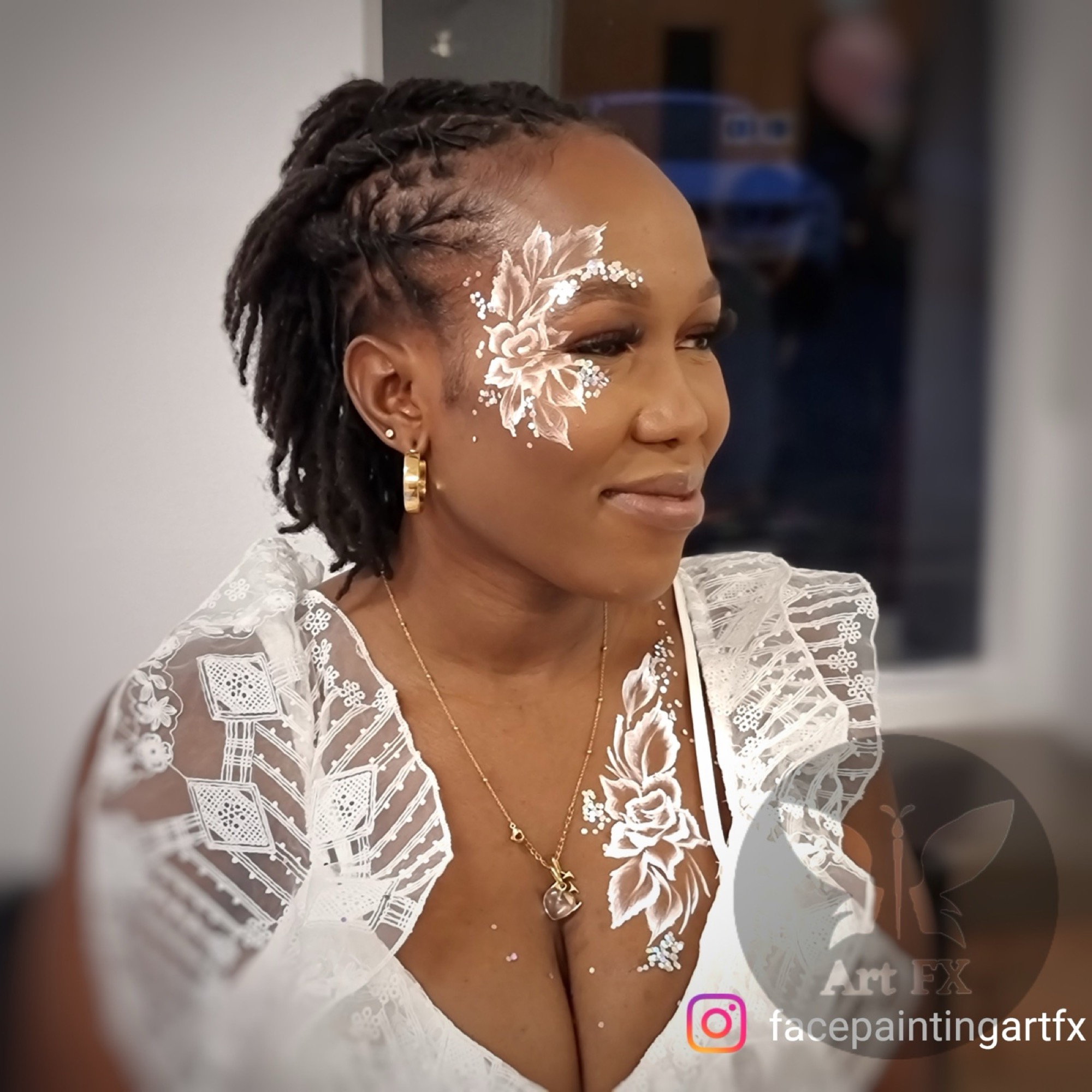 Glitter Bar - PhotoGrid_Site_1635441408746.jpg