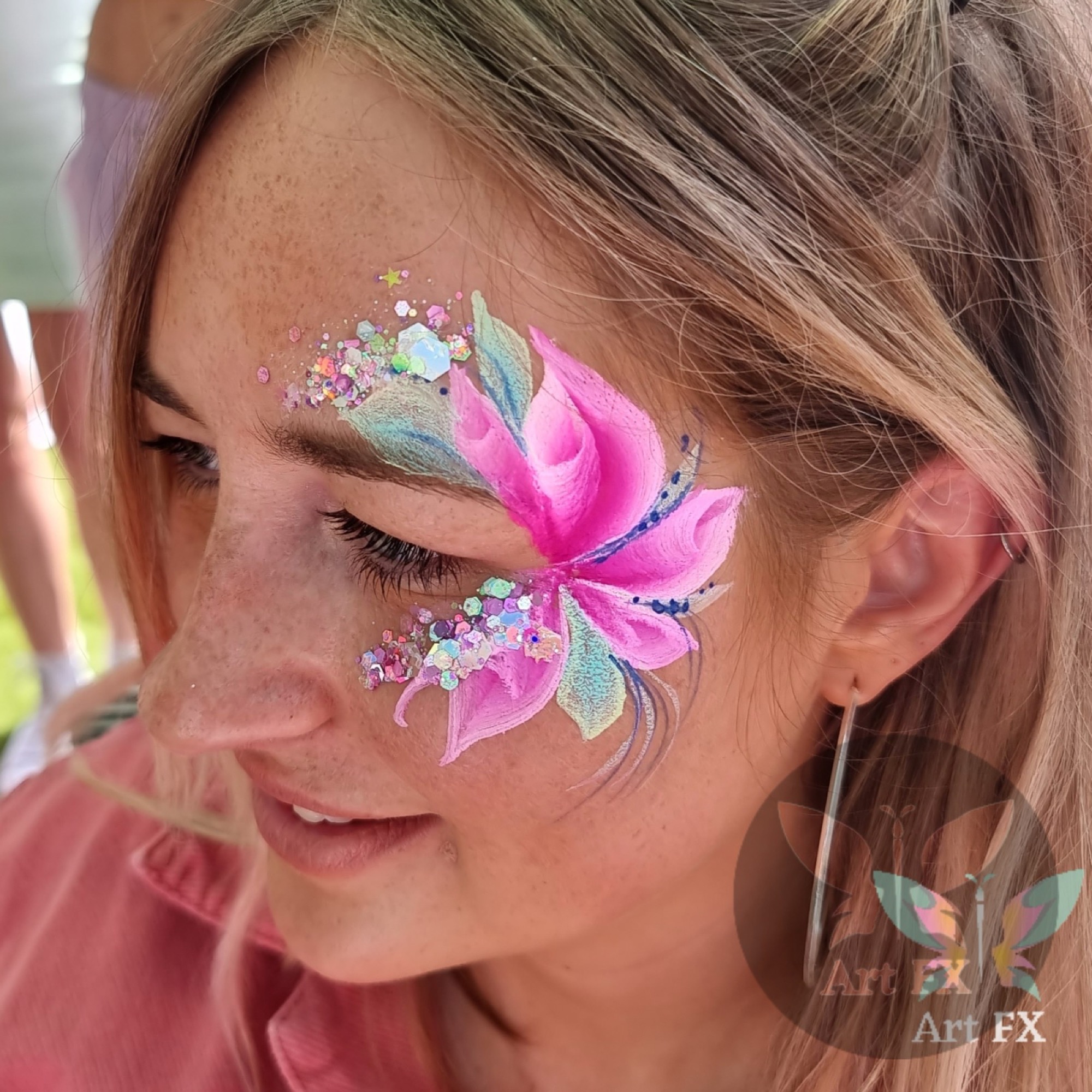 Glitter Bar - PhotoGrid_Site_1658092270392.jpg